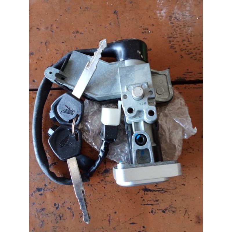 Kunci Kontak Set Supra X 125 R Helmin injeksi ORI Honda