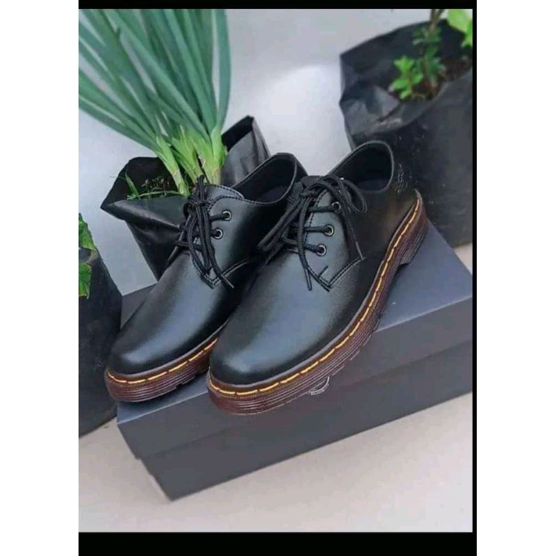 SEPATU DOCMART PENDEK DR. MARTENS PRIA WANITA (UNISEX)
