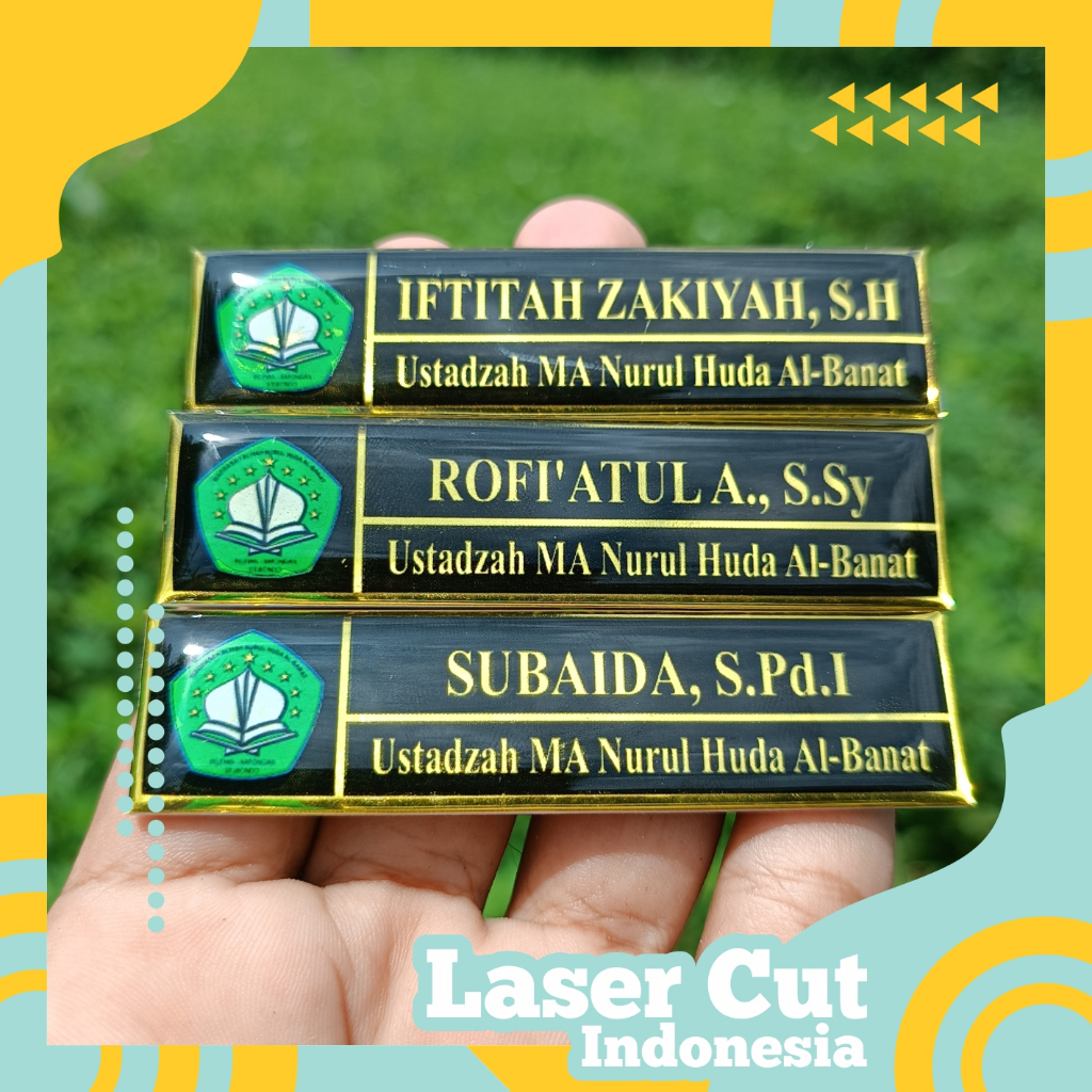 

Papan Nama Name Tag Full Black Nama Dada Papan Nama Akrilik Hitam Emas dan putih Sekolah Perusahan Akrilik SUper Cutting Laser