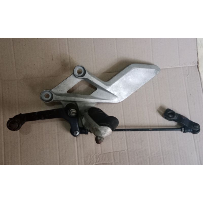 Foostep Postep Depan Kiri Honda CBR150 R CBR 150 R Lama Lokal Original