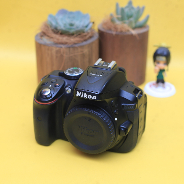 Nikon D5300 Body Only Layar Flip Kamera DSLR - Tanpa Lensa - Garansi