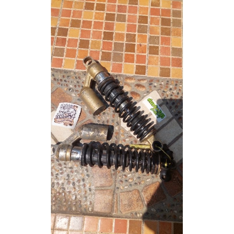 shock belakang tiger revo