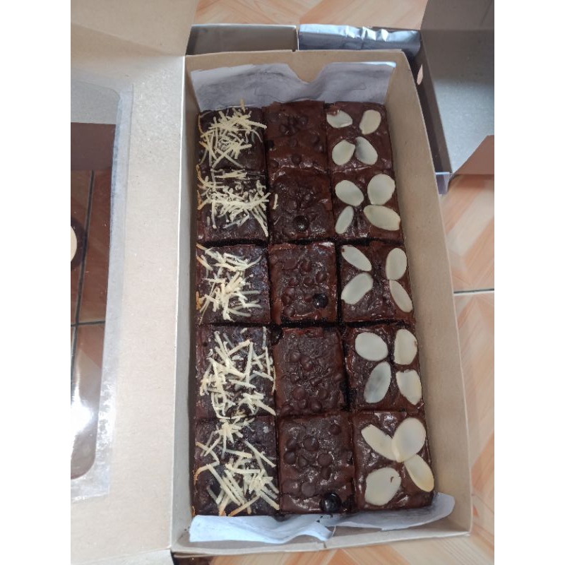 

Fudgy Brownies Panggang Nyoklat 20x10 cm