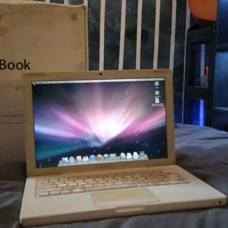 leptop apple macbook 2007 13 inch