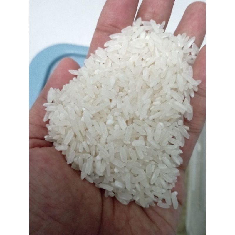 

BERAS repeck merk 64 super 1kg dengan kemasan plastik biasa