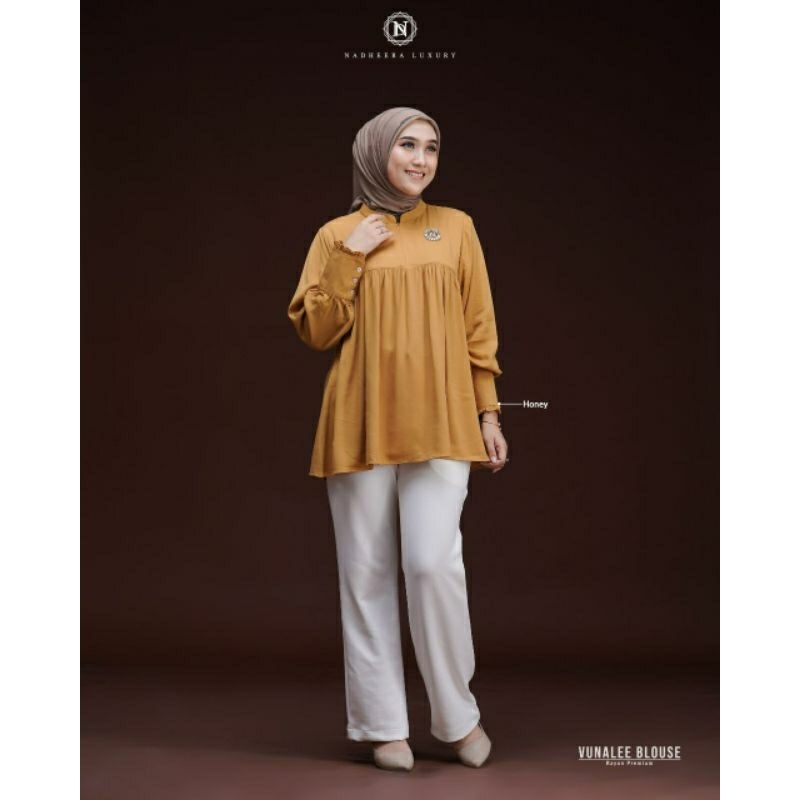 Vunalee Blouse by Nadheera Blouse Honey Blus Nadheera Blus Polos Blouse Nadheera Blouse Polos