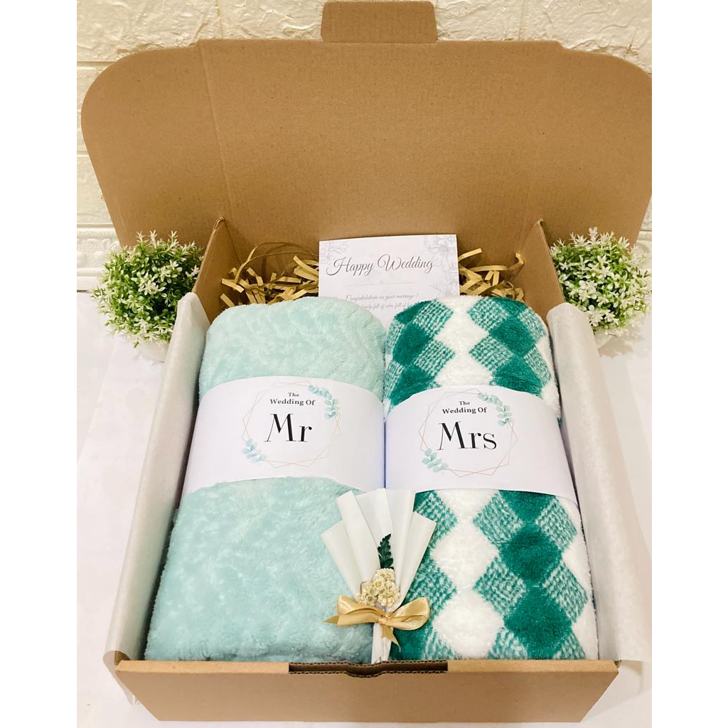 

Hampers Handuk Couple (70 x 140 cm) / Wedding Gift / Hampers Wedding / Kado Pernikahan / Kado Seserahan