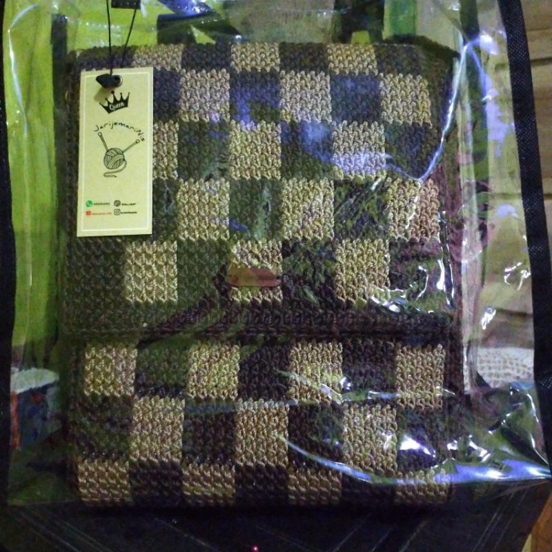 tas rajut motif catur