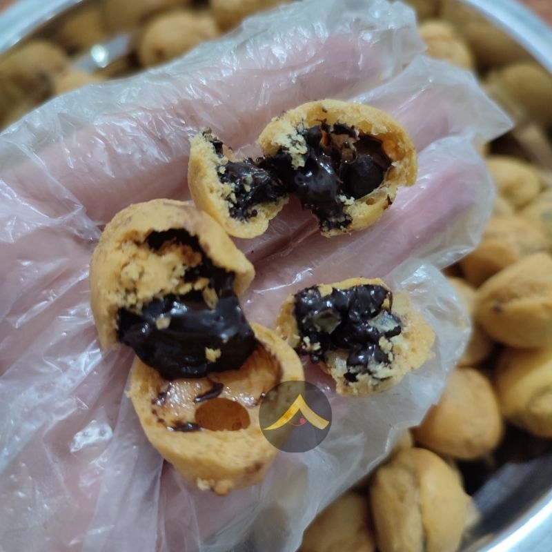 Soes Kering Coklat Isi 250 gr / Sarikaya