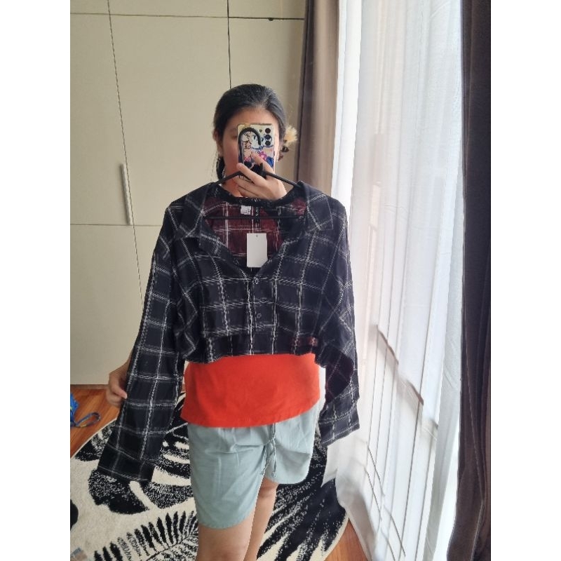 Hnm Kemeja Crop Kotak Hitam Sale L