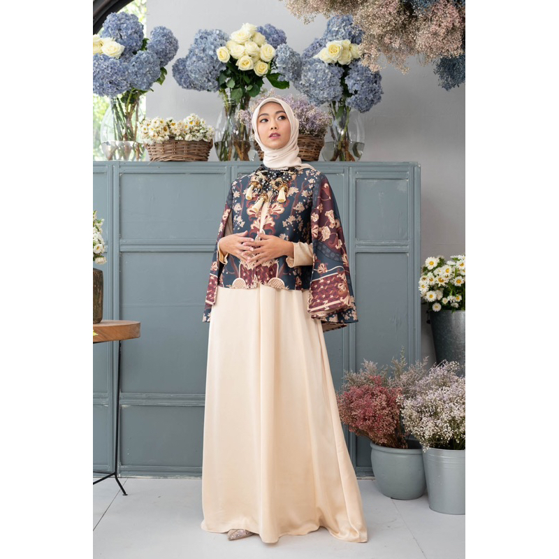 Maia Dress Wearing Klamby- Dress Wearing Klamby