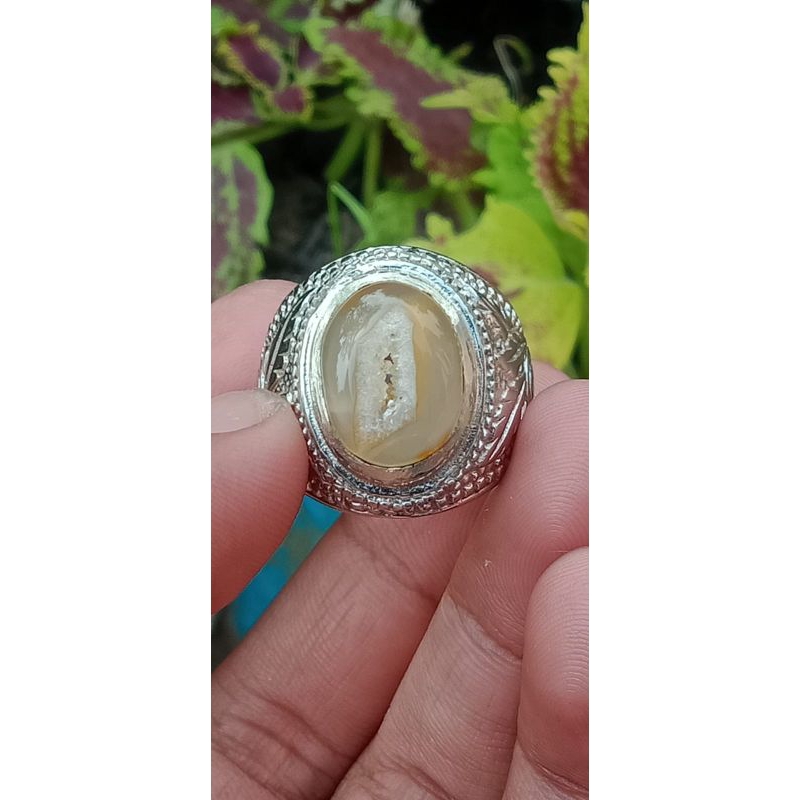 Batu cincin combong natural