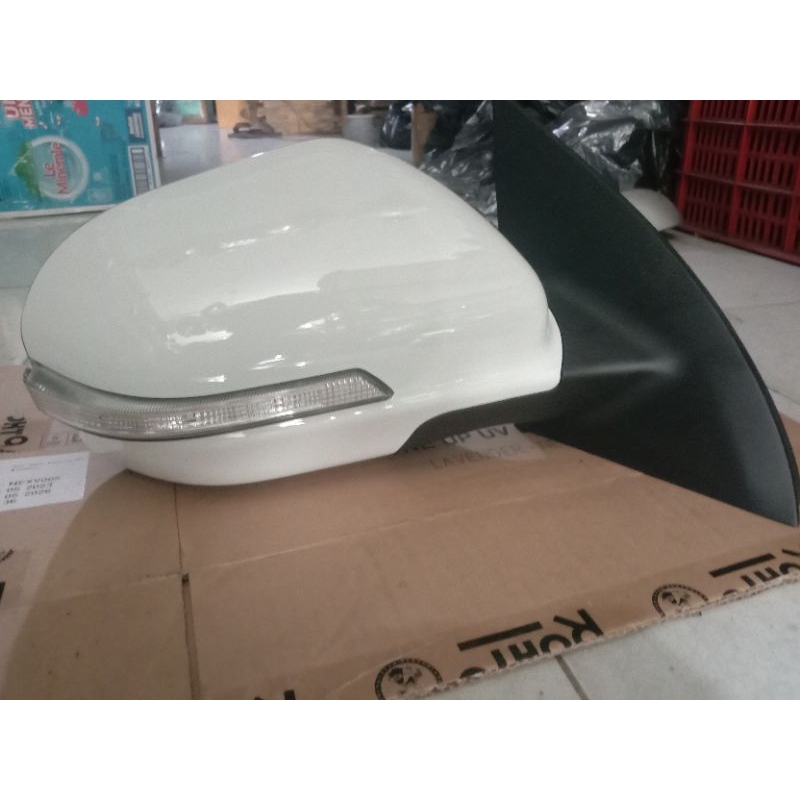 Spion mobil DFSK Glory 560 sedia kana/kiri
