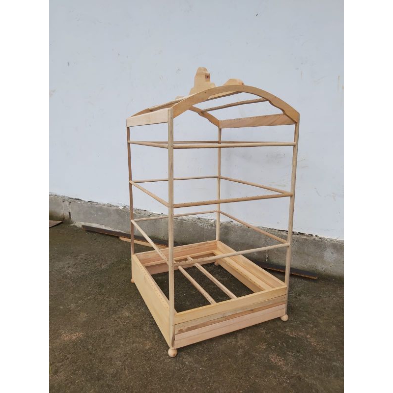 Sangkar replika ambrukan