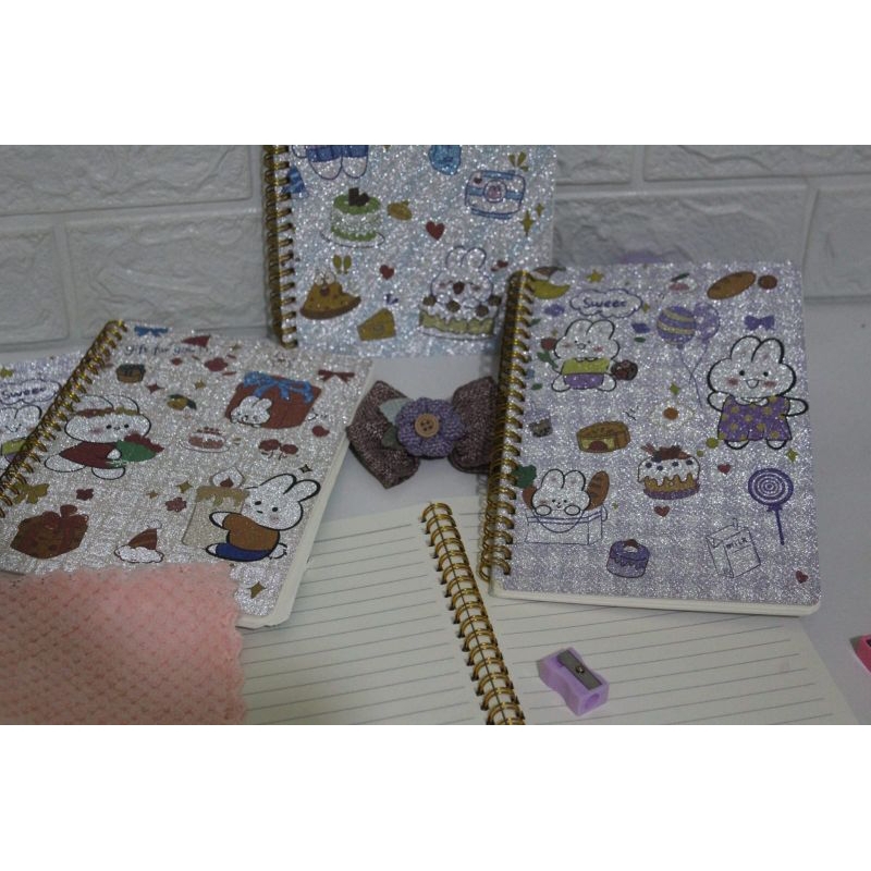 

BUKU TULIS RING A5 - RING BOOK SPIRAL A5 - GLITTER - MOTIF LUCU