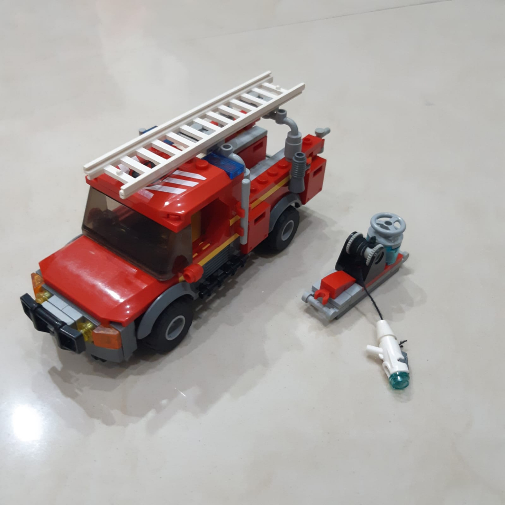 Lego city fire truck mobil pemadam kebakaran truk ori original asli