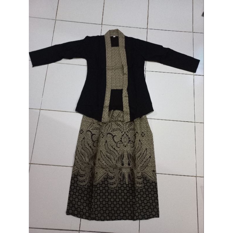 kebaya kutu baru hitam