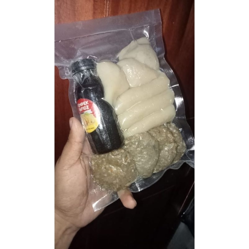 

pempek ikan asli palembang isi 10 pcs