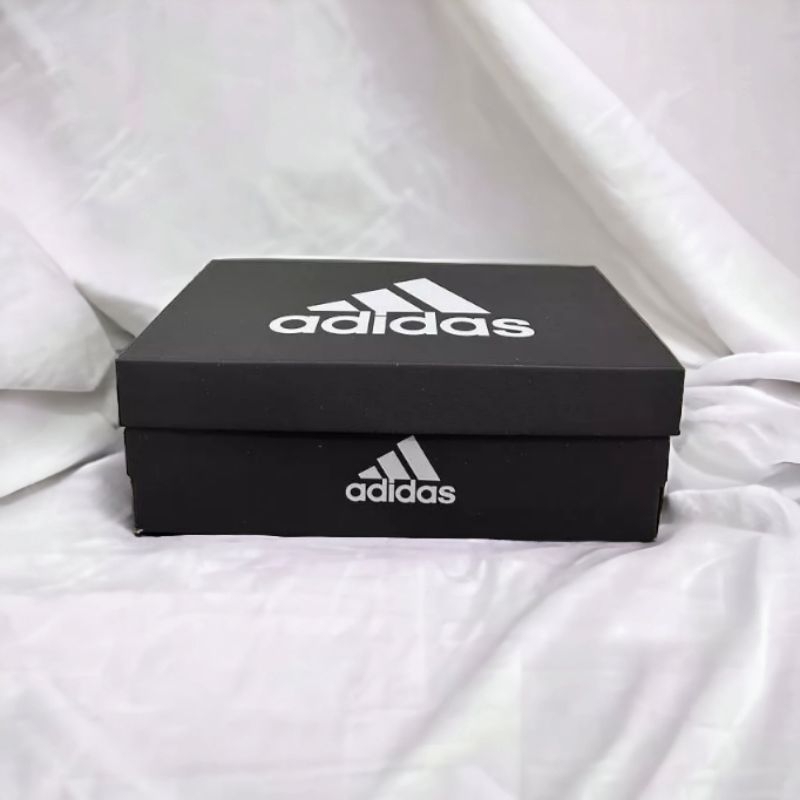 Dus sepatu Adidas hitam termurah