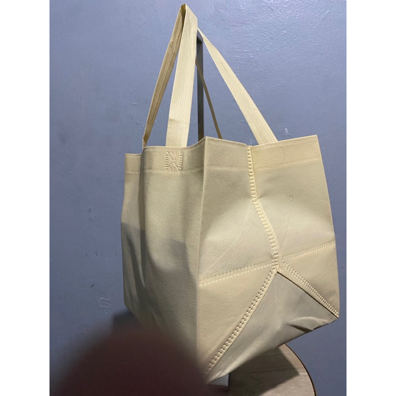 

(ISI 1 LUSIN = 12 PCS) Tas Hajatan 22x22 Tinggi 28 cm / Tas Nasi Kotak / Tas Spunbond