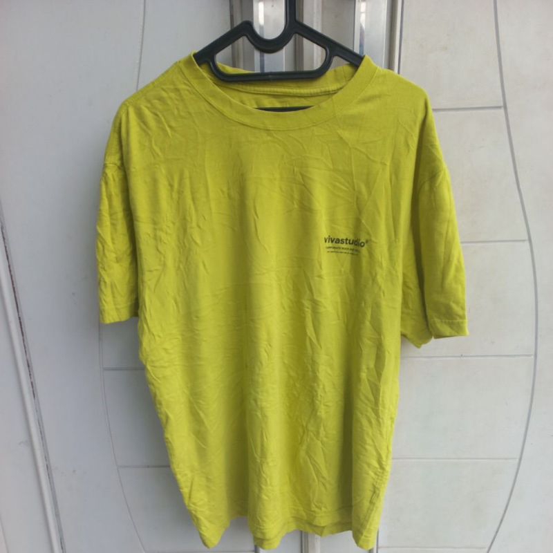 Kaos oblong cowok wrn olive brand viva studio