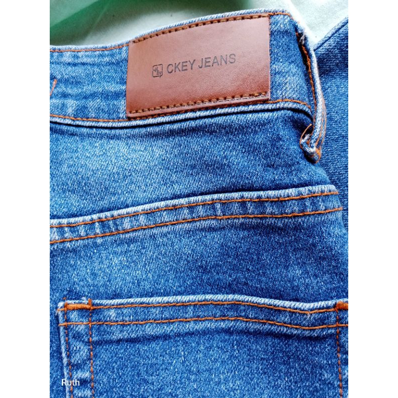 PL celana jeans cut bray Muat BB 50kg Like new,baru dipake sekali