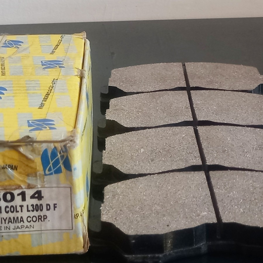 kampas rem depan colt L 300