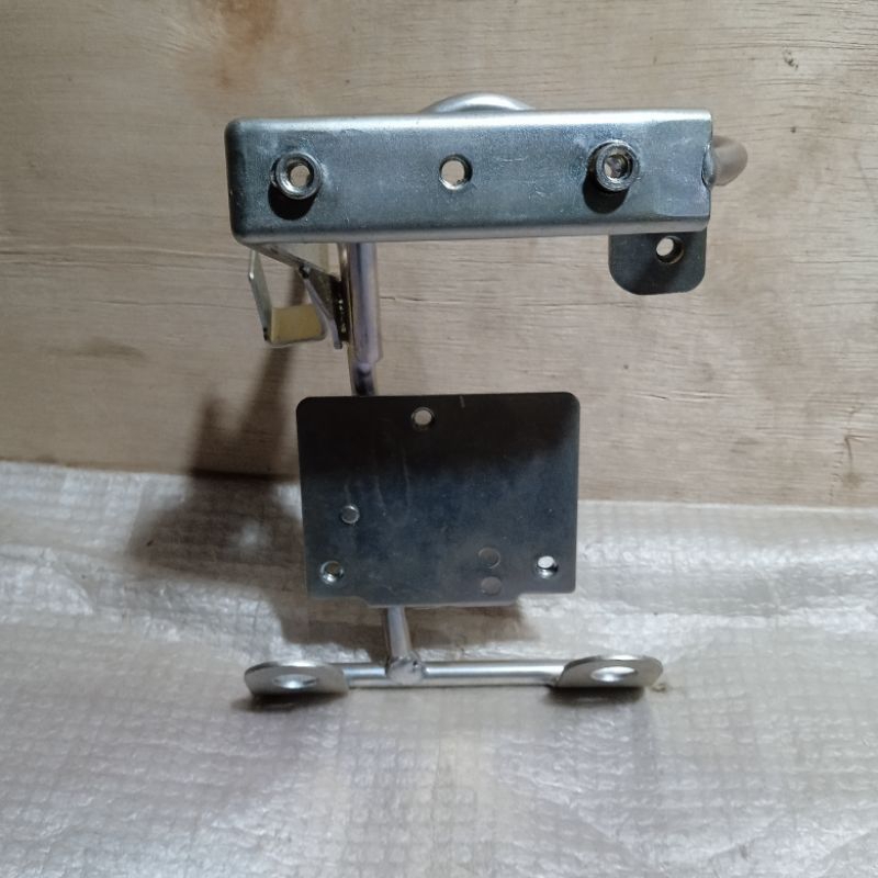 Dudukan Cover body depan plat nomer Suzuki Skydrive Original SGP