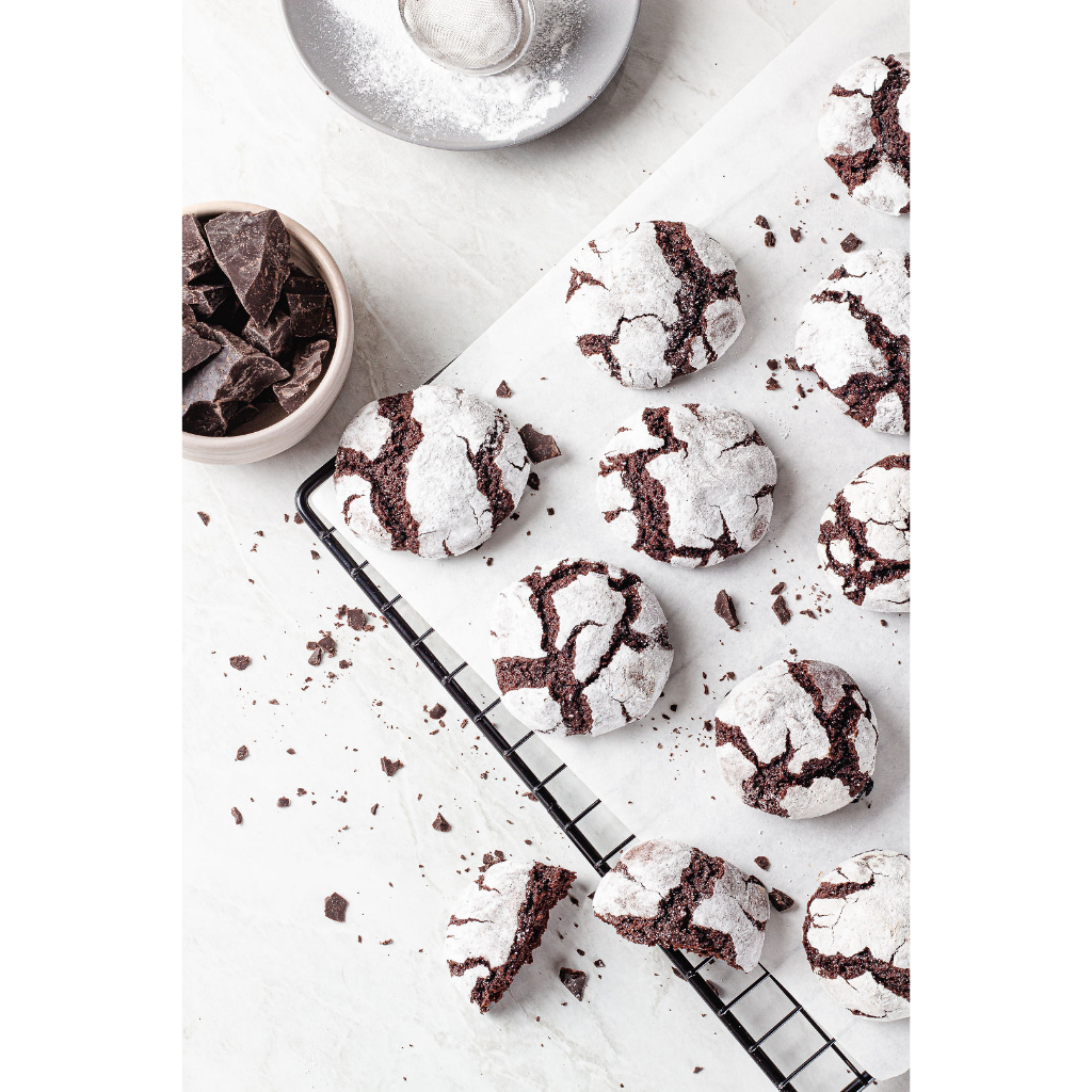 

1 Toples Kue Kering (Kukis) Chocolate Crinkle Cookies