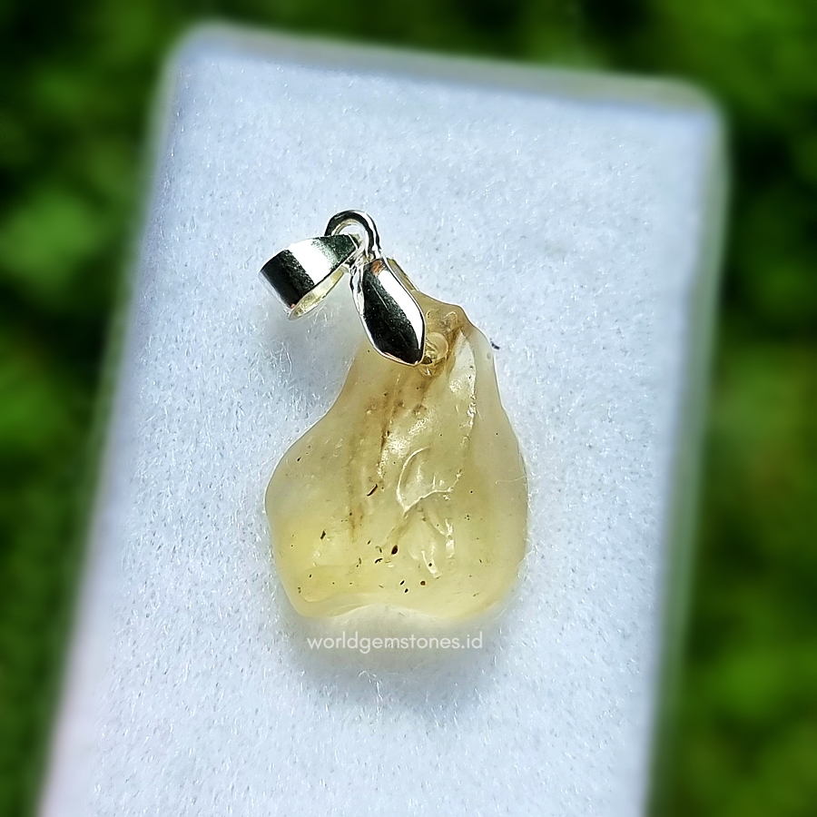 Libyan Desert Glass Pendant - Libyan Gold Tektite - Egypt ( 2.64.8 )
