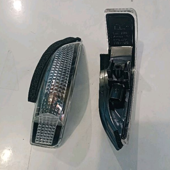 lampu sen spion calya sigra original