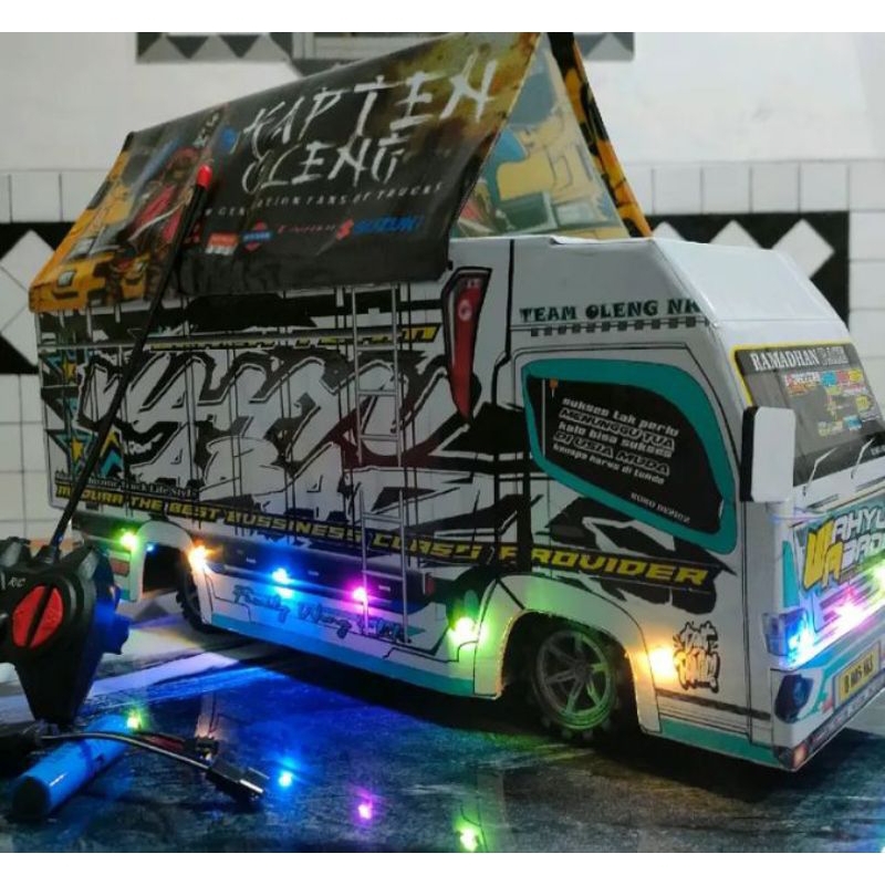miniatur truk Wahyu Abadi