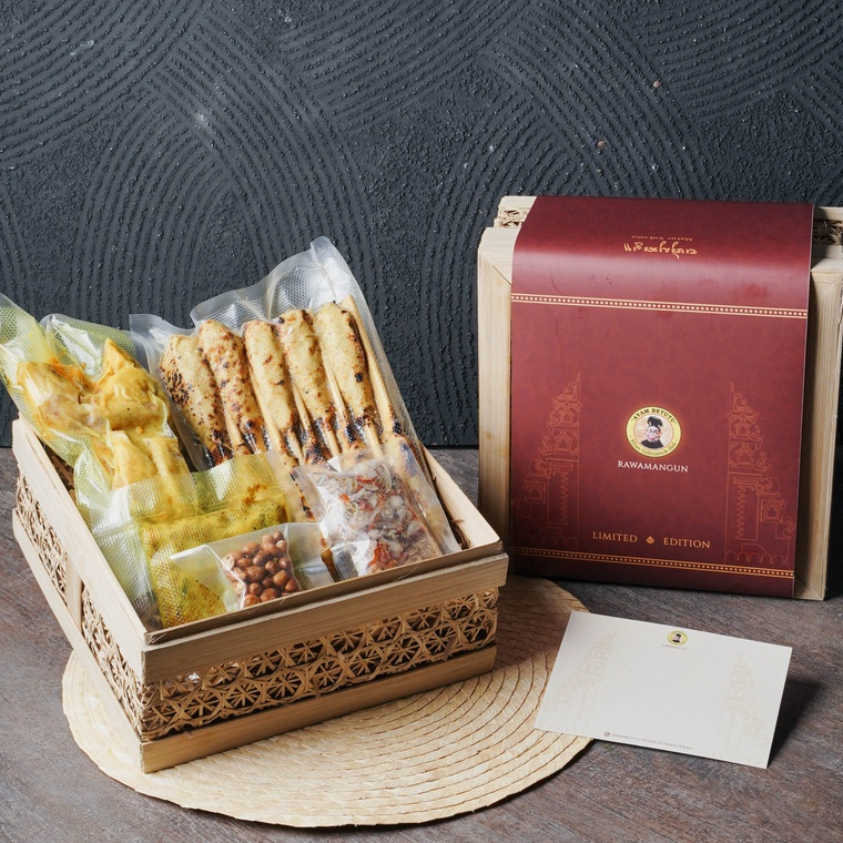 

HAMPERS RAMADHAN / LEBARAN / IDUL FITRI - JIMBARAN HAMPERS KHAS BALI (HALAL 100%) Isi Ayam Betutu, Sate Lilit 10 pcs