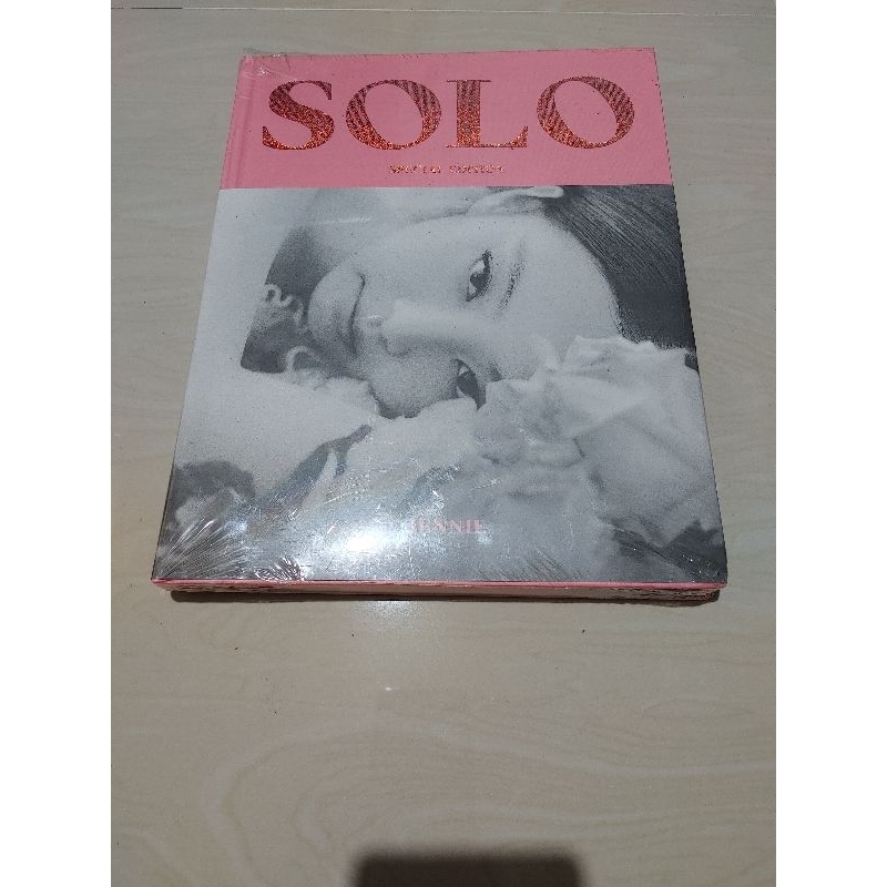 JENNIE SOLO PHOTOBOOK SPECIAL EDITION