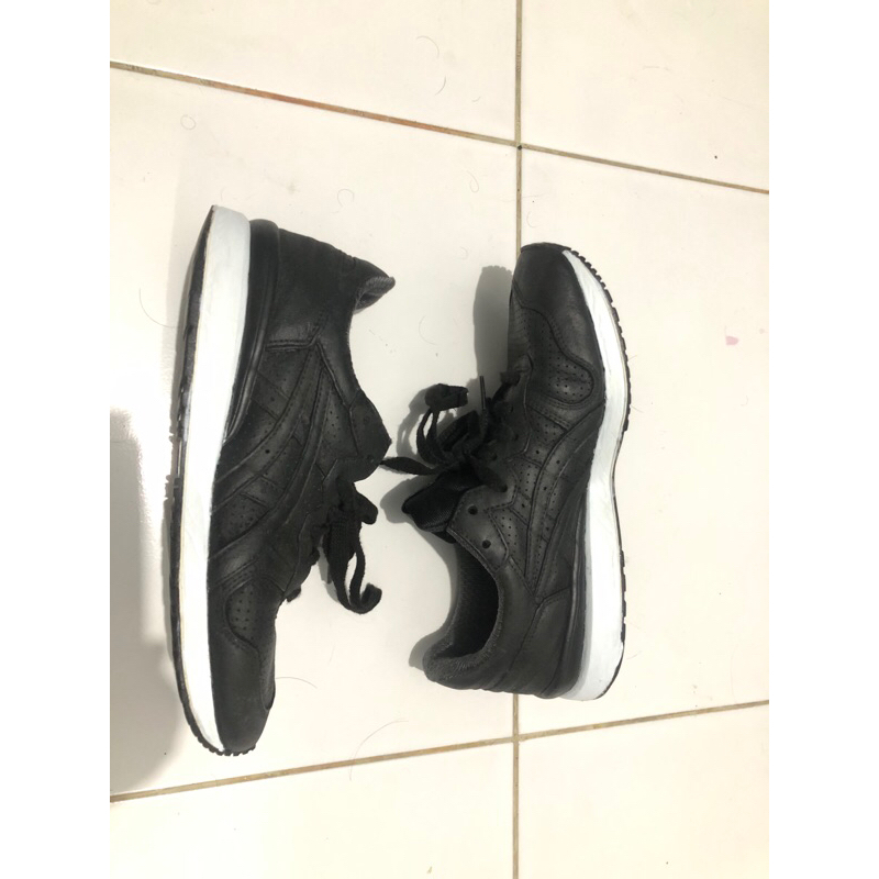 Onitsuka Tiger Bekas