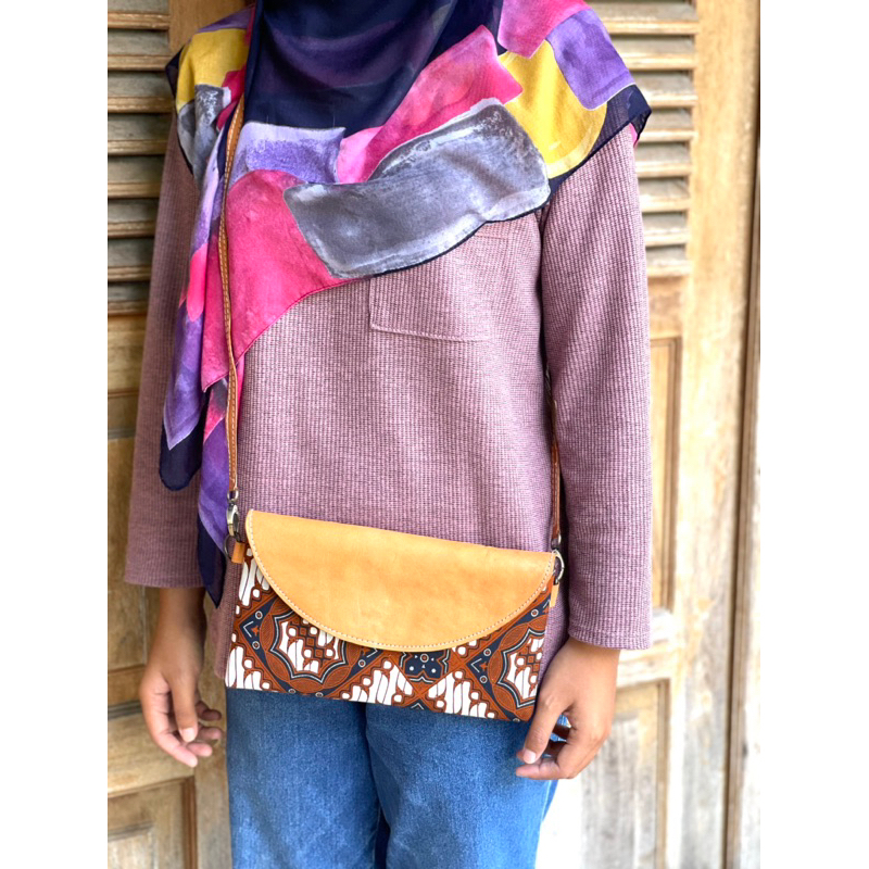 Sling Bag amplop batik (motif dan warna di kirim random sesuai stock)