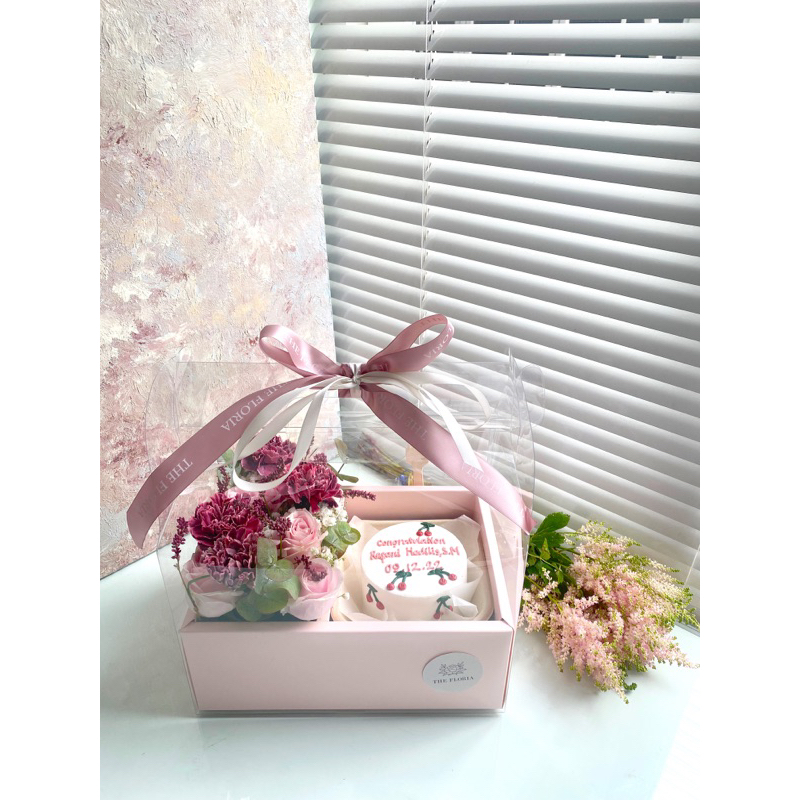 

MIN PEMESANAN H-1 BLOOMING CAKE PAKAGE-PAKET KUE BUNGA/BUNGA ASLI