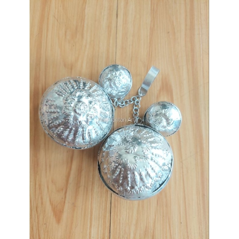 Buah Paoh / Hiasan Tangan Dayak Iban