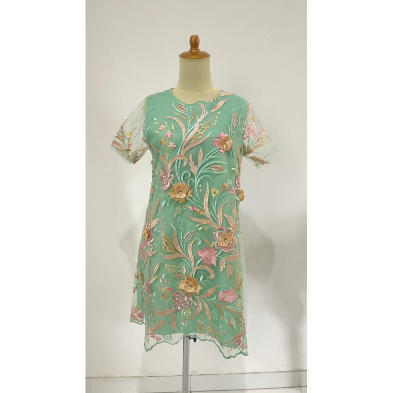 Preloved Dress Acara Pesta Mint Hijau Bunga