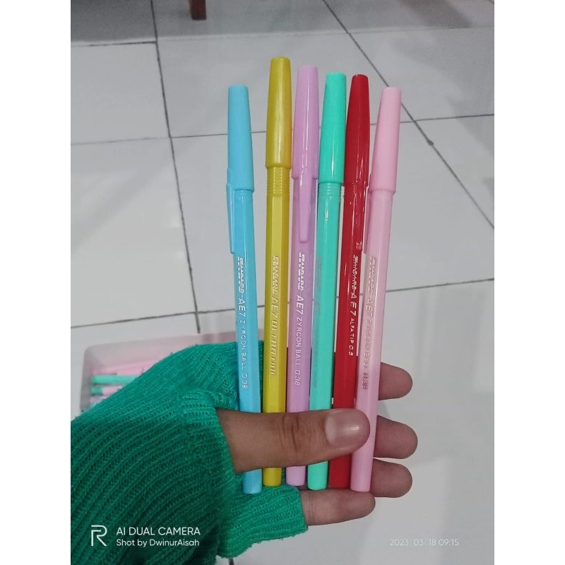

Pulpen standar AE7