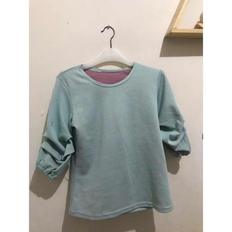 Preloved Pakaian Atasan baju/blouse wanita lengan ruffle Kerut warna Hijau Mint