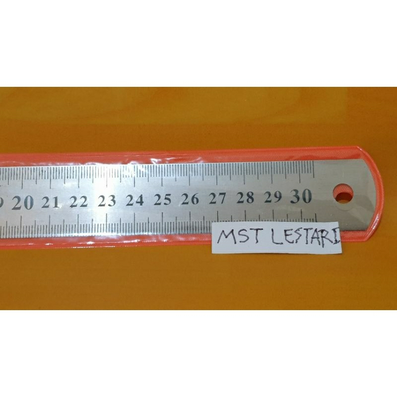 

Penggaris besi 30cm sku230040