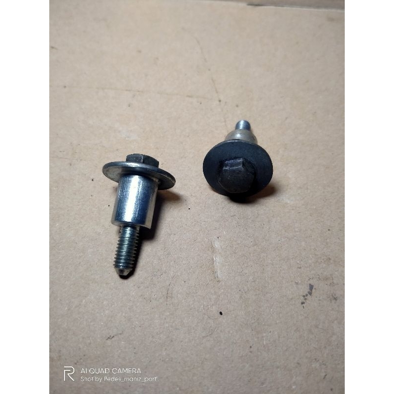 Baut tutup kop capil kop rumah busi new Megapro Monoshock Verza  original copotan motor