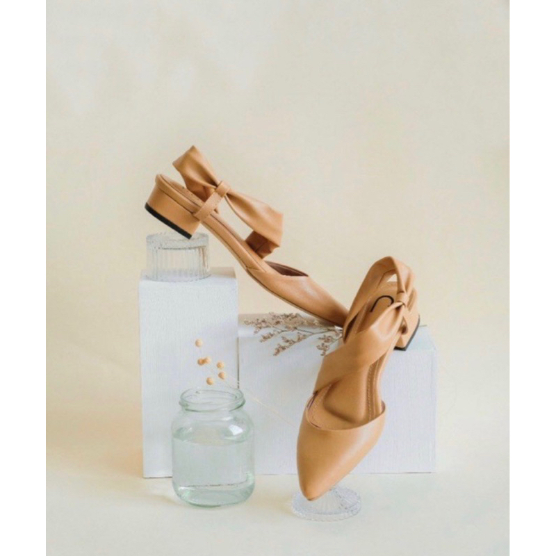 Posu Tulip Flat Shoes nude size 35 preloved