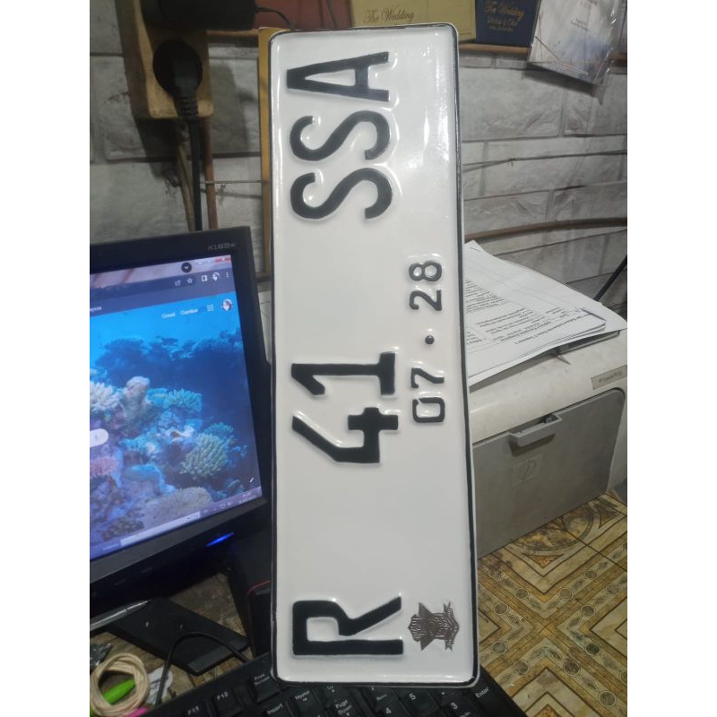 PLAT NOMOR MOBIL PUTIH FONT BARU,LOGO KORLANTAS,(1PCS)