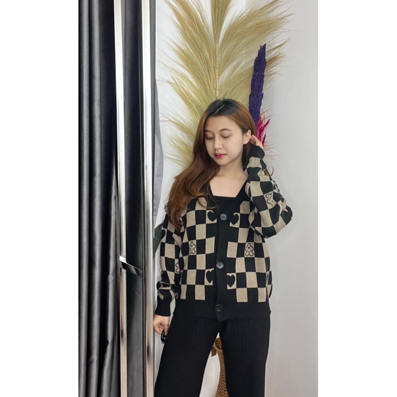 NUGS Yura Cardigan Catur Knitawear Wanita