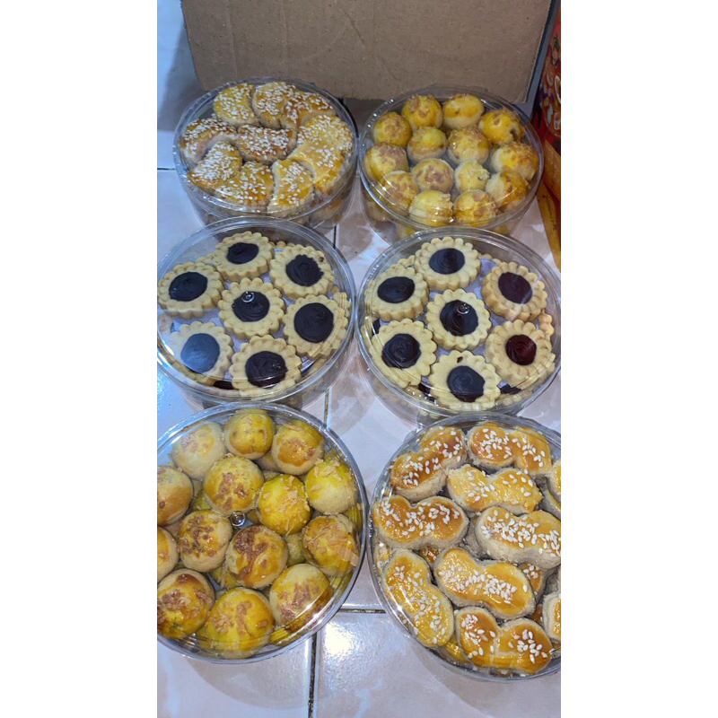 

PAKET HAMPERS KUE HARI RAYA ISI 4 pcs