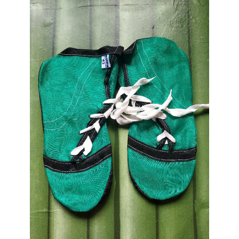 Sepatu Sawah Anti Keong "Sepatu Anti Keong"