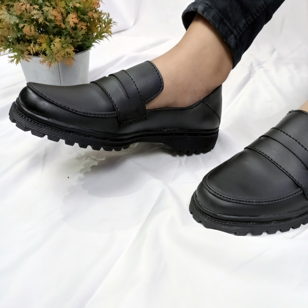 New Sepatu Loafer Wanita Hitam Amra Series