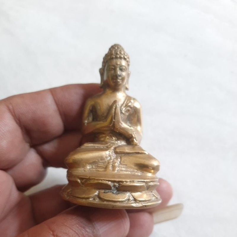 patung kuningan budha